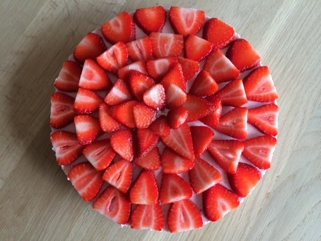 Kalorielet jordbær-cheesecake med skyr og hytteost