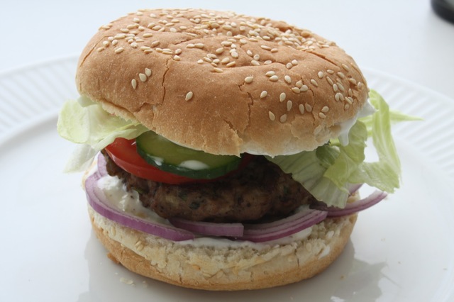 Græsk burger med thatziki