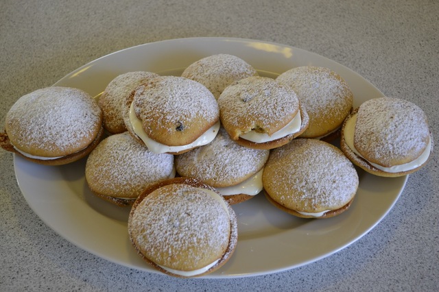 Cheesecake whoopie pies med blåbær.