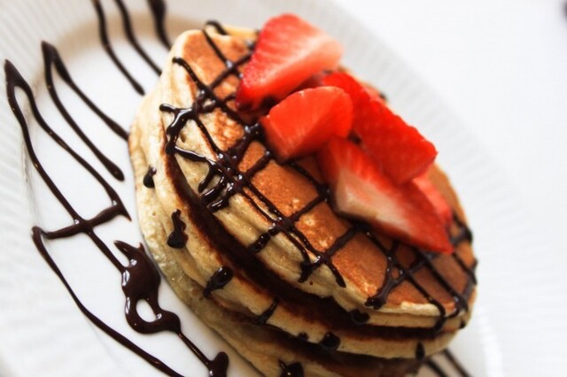 Healthy dessert: Protein pancakes with chocolate sauce
