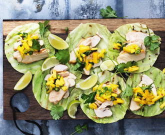 Kål-tacos med kylling og mangosalsa