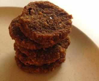 Græskarcookies med chokolade. Gluten- og laktosefri, sødet med dadler.