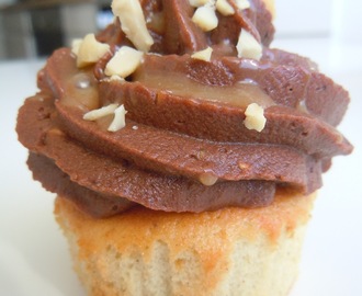 Snickers cupcakes
