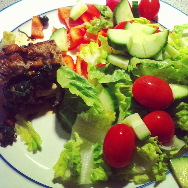 Fyldt svinefilet med salat