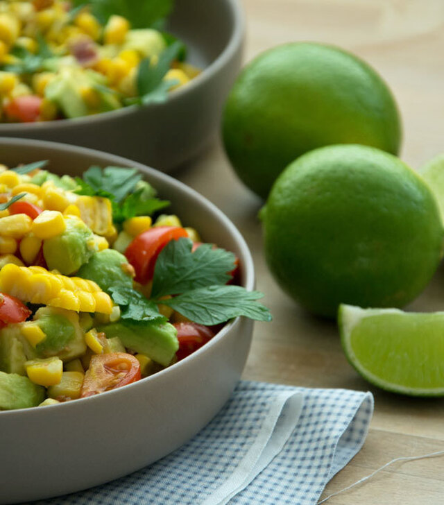 Avocadosalat med søde majskerner