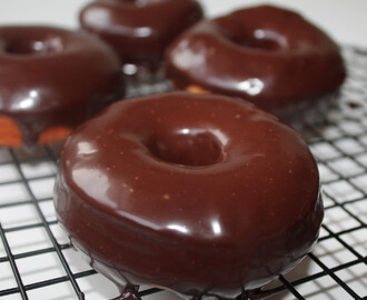 Donuts med chokolade-ganache