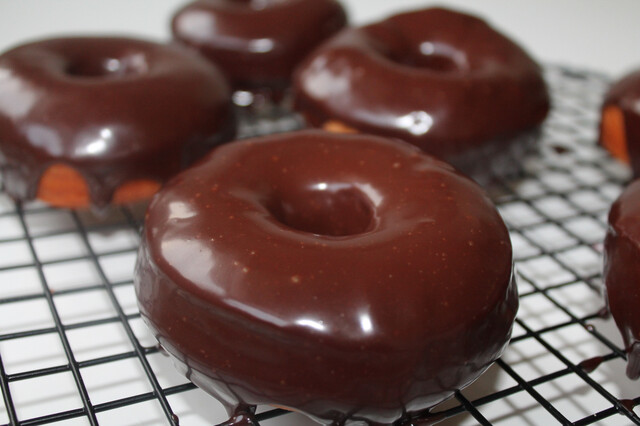 Donuts med chokolade-ganache