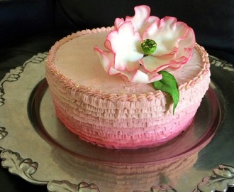 Dessertkagen med lyserøde flæser - venindens fejring!