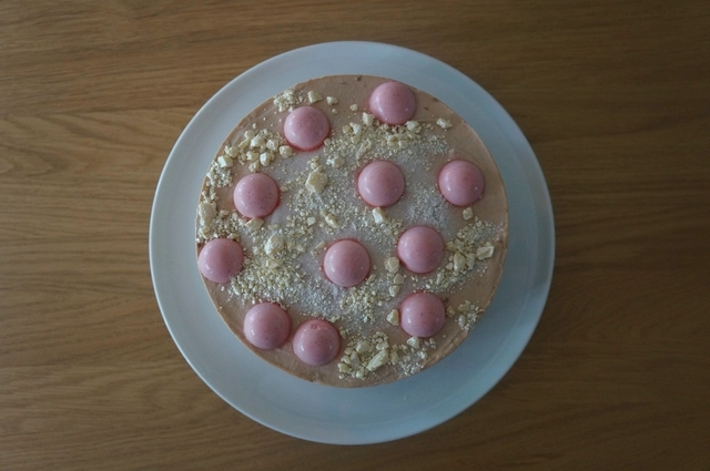 Chocolate moussecake with strawberry center