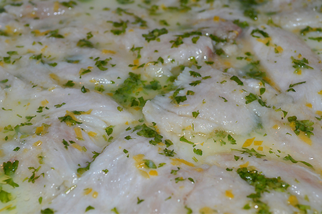 Råmarineret fisk med sushi’sk tilbehør