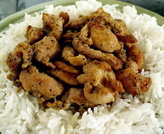 Hvidløg og peber kylling (gai pad gratiem prik thai)