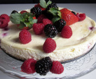 Cheesecake med blandede frugter