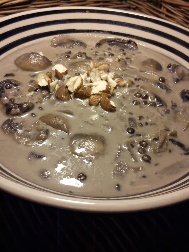 Champignon suppe med sorte linser og kokosmælk