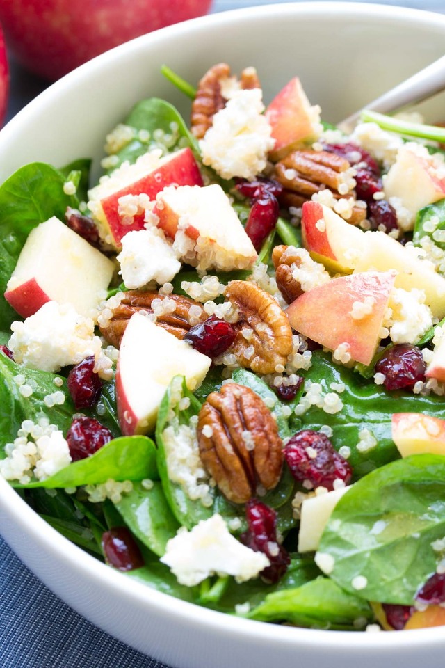 Spinach and Quinoa Salad with Apple and Pecans