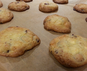 Cookies med hvid chokolade og tranebær