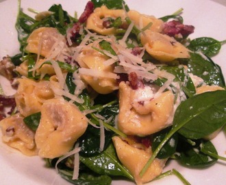 Tortellini med Ricotta, Spinat og Bacon