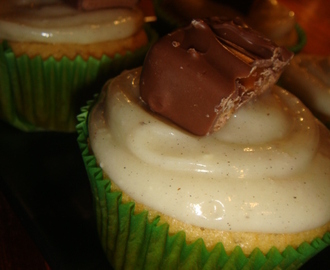 Cupcakes med mars chokolade og vanilje-ostecreme
