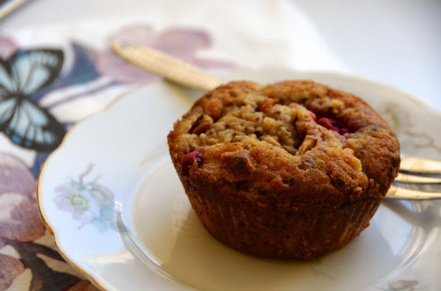 Muffins med pære, hindbær, hvid ckokolade og lakrids.