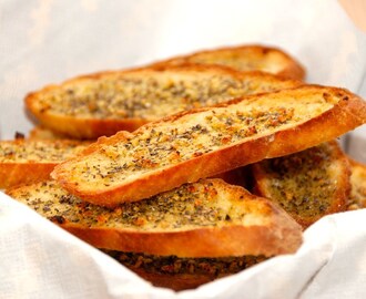Hvidløgsbrød – sprøde brødskiver i ovn