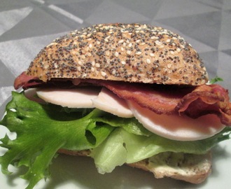 Sandwich med Kylling, Bacon og Mangochutney