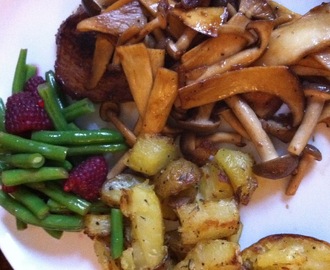 Aftensmad: Bøf med svampe og bønne/hindbærsalat