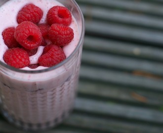 Jordbærmilkshake uden sukker // Sugarfree strawberry milkshake