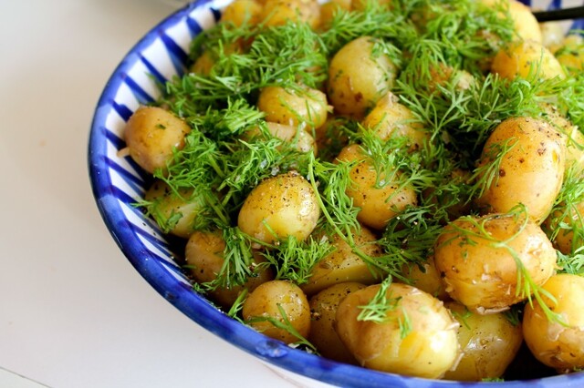 Nye Kartofler med Olivenolie, Citron og Dild
