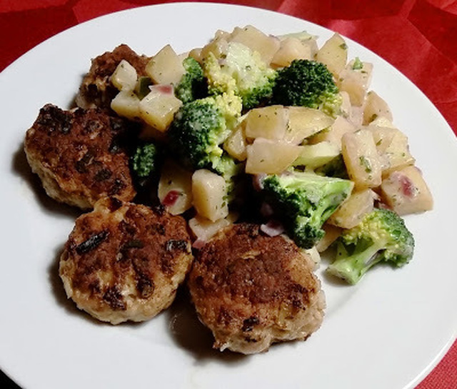 Frikadeller med Citron og Varm Kartoffelsalat