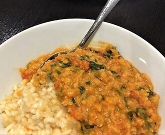 Dhal med spinat og tomat