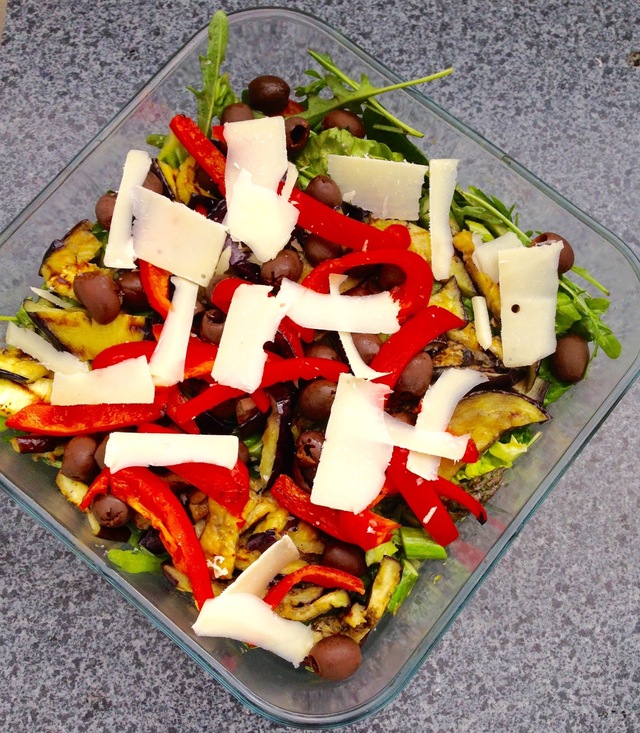 Grill Salat med - aubergine, peberfrugt og grønne asparges