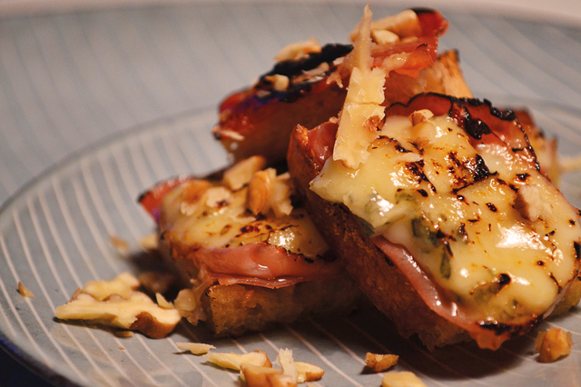 Bruschetta con gorgonzola e noci (aka hapsere med gorgonzola og nødder)