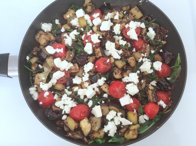 Pandemad med quinoa, aubergine, tomat og feta