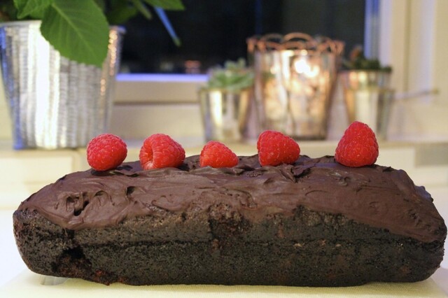 Chokoladekage med kaffe, hindbær og chokoladeganache