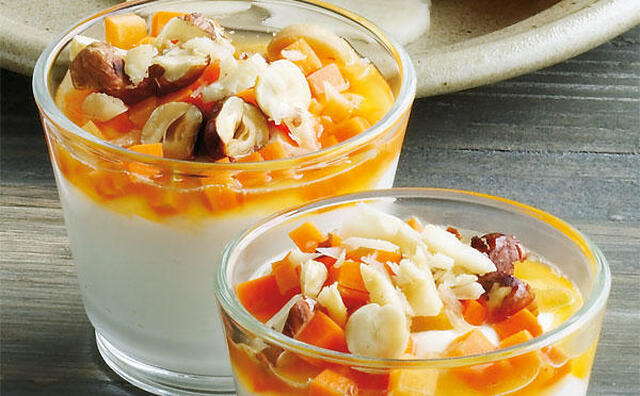 Græsk yoghurt med gulerodscrunch og nødder