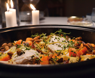 Tagine med kylling, sherry, mandler og andre lækkerier