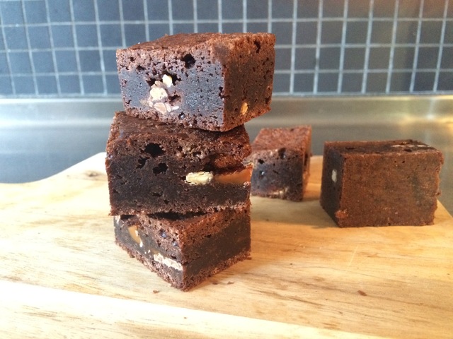 Brownie med marsbar og hvid chokolade