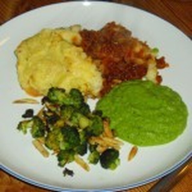 Shepherd’s pie – med ærtepuré og mandel-broccoli
