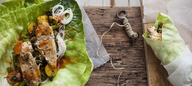 Augustpost #1 – Spidskålswraps med grillede grøntsager, risnudler og kylling