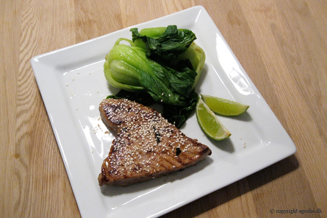 Marineret tunsteak med bok choy