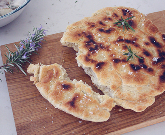 Pandestegt brød med rosmarin og flagesalt