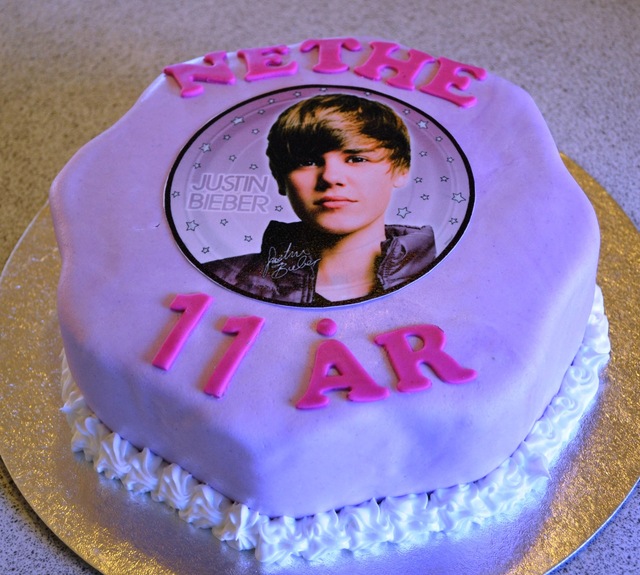 Justin Bieber kage til Nethes 11 års føs'dag.