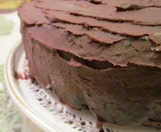 Trøffel-chokoladekage m. hindbærskum