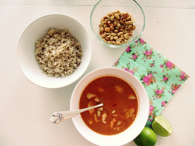 Spicy peanut and chicken soup