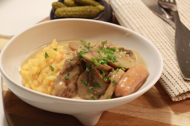 Mørbradgryde med champignon og flødesauce