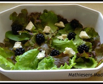 Salat med brombær og gorgonzola