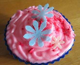 Vanilje cupcakes med hindbær topping :)