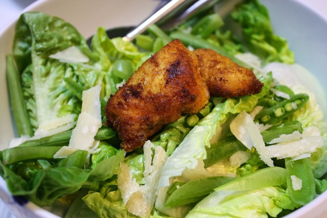 Chicken Nuggets med cæsar salat
