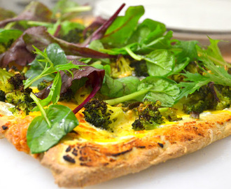 PIZZA MED RICOTTA, BROCCOLI OG GRÆSKAR