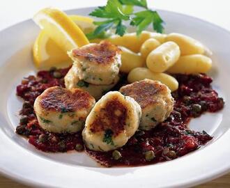 Fiskefrikadeller med kapers-tomatsauce