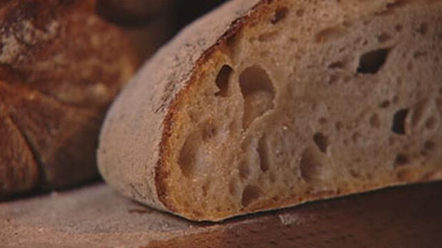 Langtidshævet grydebagt brød